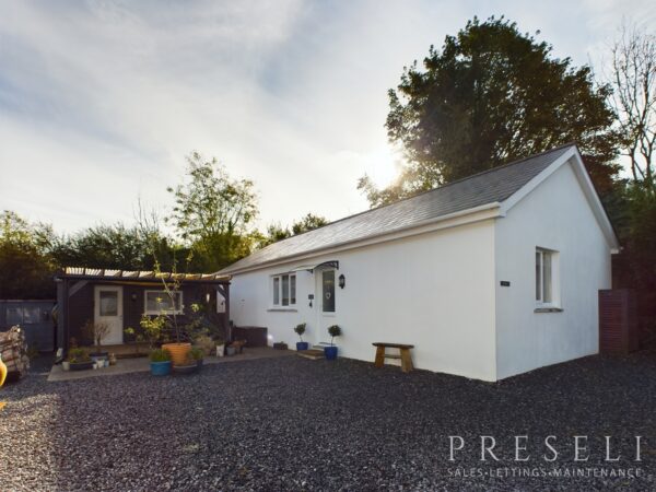 3 bedroom house with a one bedroom detached annexe