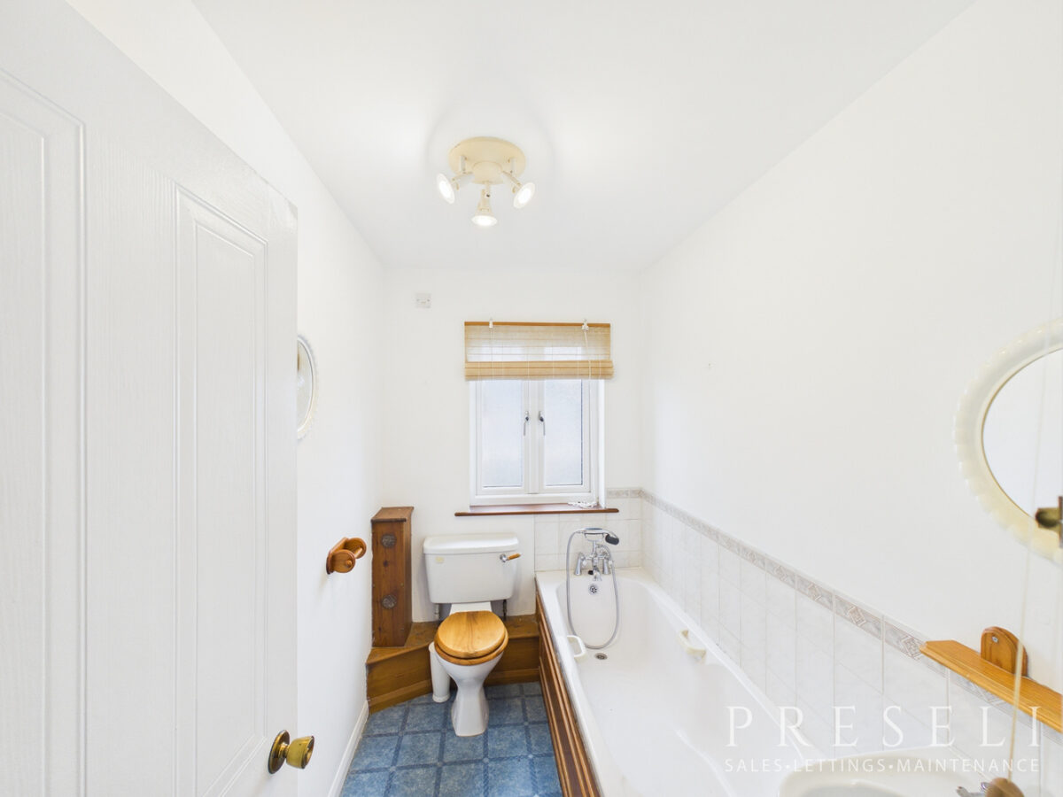 Maes Y Mynach, Haverfordwest