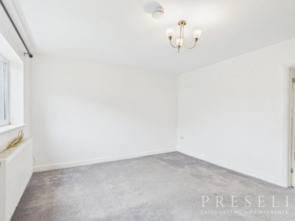 Cae Gerddi, Goodwick