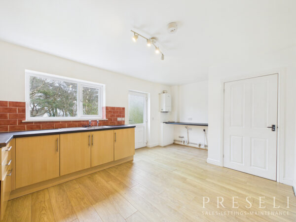 Cae Gerddi, Goodwick