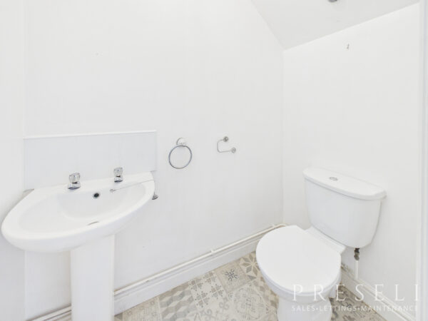 Cae Gerddi, Goodwick