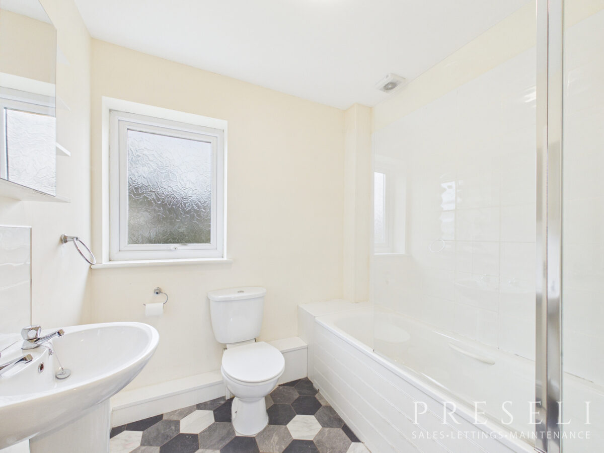 Cae Gerddi, Goodwick