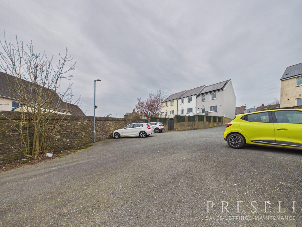 Cae Gerddi, Goodwick