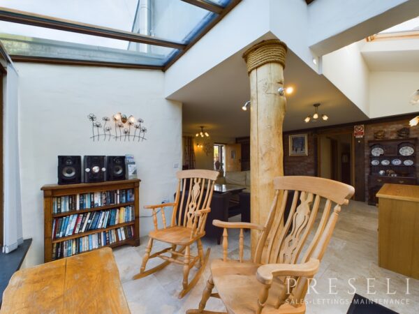 Jordanston Hill, Dwrbach