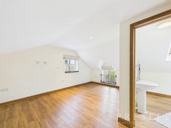 Jordanston Hill, Dwrbach