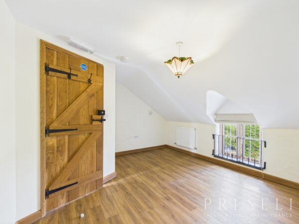 Jordanston Hill, Dwrbach
