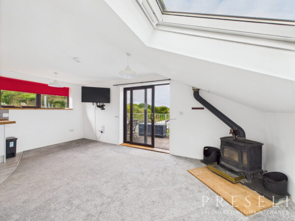 The Scales, Ty'r Henner, Goodwick