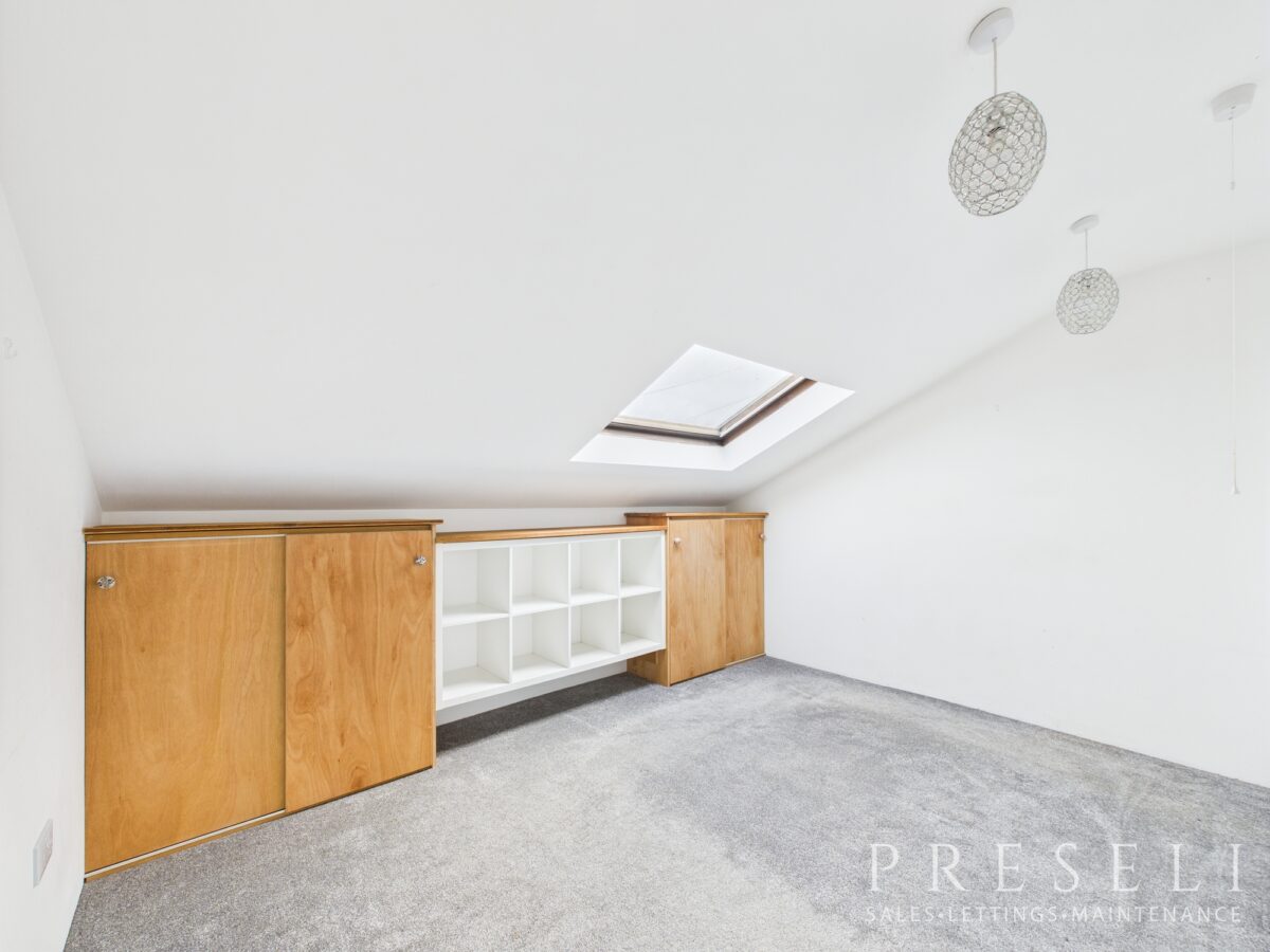 The Scales, Ty'r Henner, Goodwick