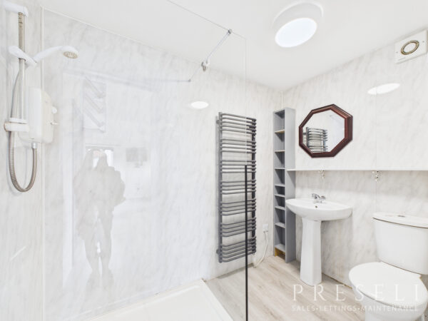 The Scales, Ty'r Henner, Goodwick