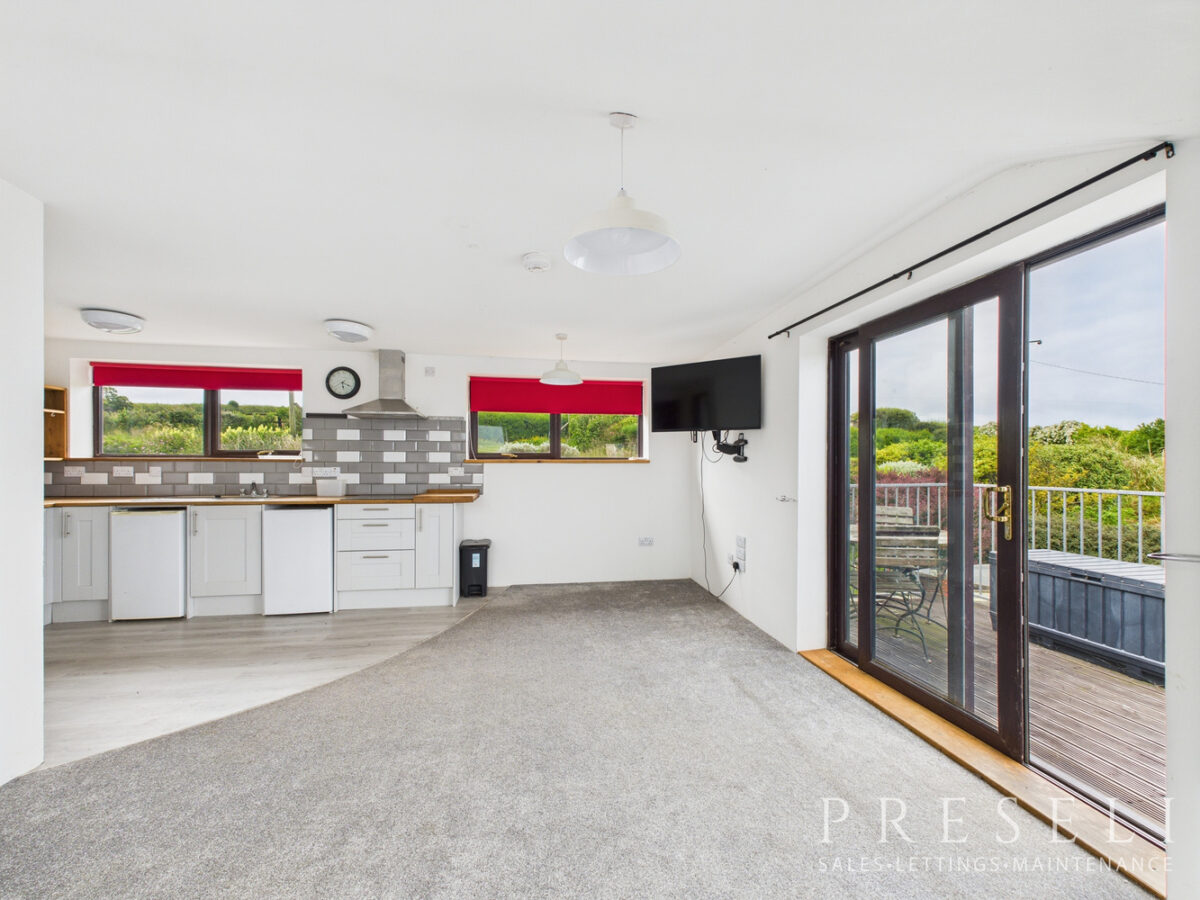 The Scales, Ty'r Henner, Goodwick