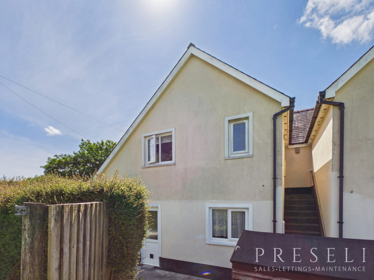 Flat 2 Commercial Cottage, Llanddewi Velfrey, Narberth, Pembrokeshire