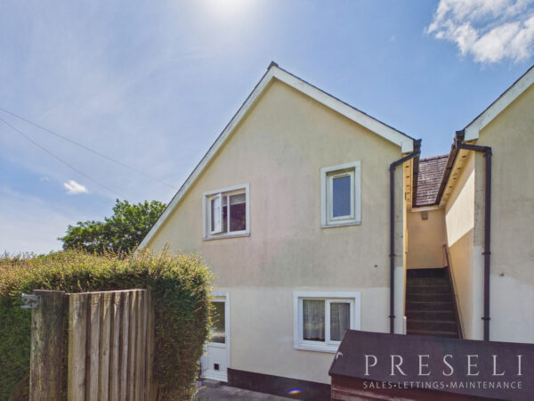 Flat 2 Commercial Cottage, Llanddewi Velfrey, Narberth, Pembrokeshire