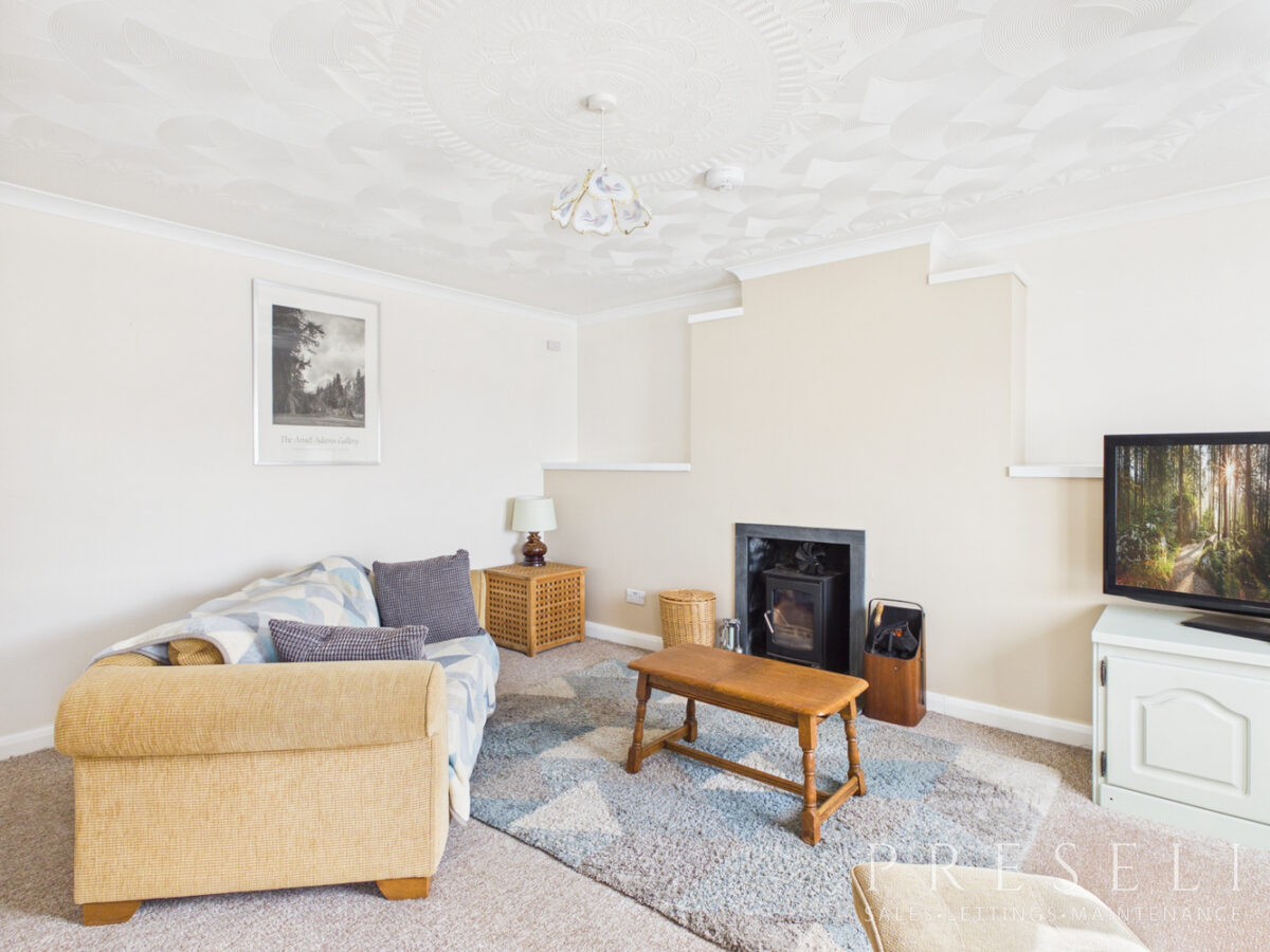 Flat 2 Commercial Cottage, Llanddewi Velfrey, Narberth, Pembrokeshire