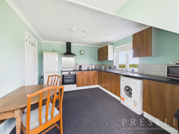 Flat 2 Commercial Cottage, Llanddewi Velfrey, Narberth, Pembrokeshire