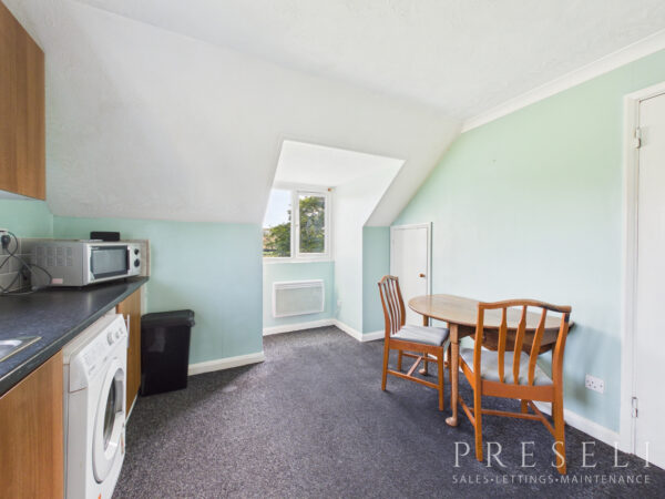 Flat 2 Commercial Cottage, Llanddewi Velfrey, Narberth, Pembrokeshire