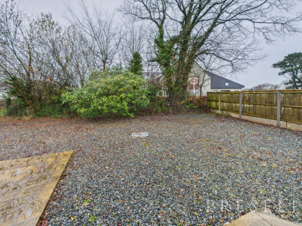 Rhos Dinas, Dinas Cross
